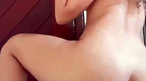 Loira Cacheada Gostosa Dançando Funk Pelada