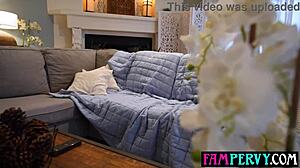 Я эта миниатюрная 18+ девчонка 18+ сводная сестра Селена Лав, жажду член брата так сильно