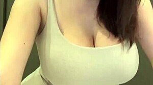 Stepmom Reveals Elastic Ass And Big Milky Tits In Massage Session