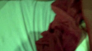 Chlpatá francúzska amatérka cuckold creampie