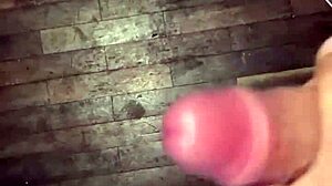 Mladá 18+ Latina masturbuje až do stříkání s velkým zadkem a prsy