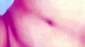 Bonito coño rasurado ama follar duro a los 18