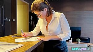 Wees een braaf jongetje en geniet van me bij Ladylyne