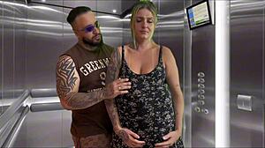 Minha Vizinha Grávida Gostosa Fez Boquete no Elevador do Condomínio