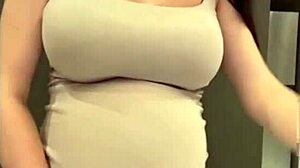 Stepmom Reveals Elastic Ass And Big Milky Tits In Massage Session