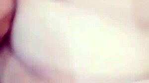 Bonito coño rasurado ama follar duro a los 18