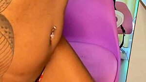 Rosa Vermelha offers sweet pussy nectar