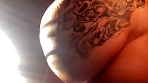 Garota se exibe na webcam mostra toda a sua grande xereca rosa