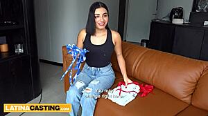 Modelo Joven Latina 18+ Da Mamada y Le Llenan el Coño Afeitado en Casting Hardcore