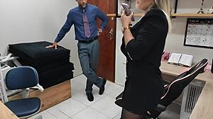 flagrada furtando óculos ofereceu cuzinho