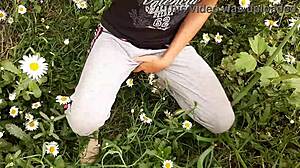 i spyed on my neibor masturbatin in the daisies and she cummed