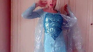 elsa in hot cosplay shows off her huge tits and ass 😍