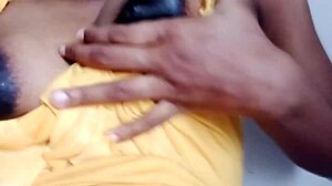 印度怀孕继母展示惊人奶子