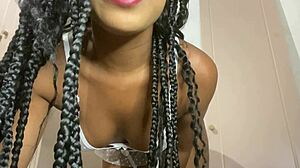 Toda safada dancing funk passionately