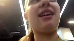 hey, se mig fingerere og creampie min barberede naturlige titter fisse der squirter i det offentlige...