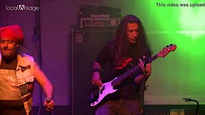 i'm with this hot babe and it's soo hot