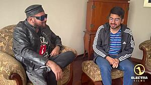 委内瑞拉金发女仆第一次被老男人操，儿子看着