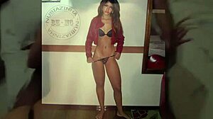 Baianinha wujudkan mimpi dengan dua cowok di gangbang sensual