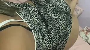 5 minút Monique Limas rebolada tanečného tease s sexy hardcore vibráciami.