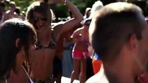 i'm with this hot babe and it's soo hot