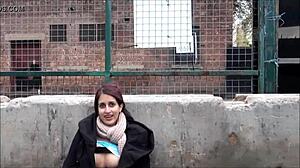 ザリナ・マスード、公衆でフラッシュとおしっこ、いたずらな女みたいに