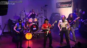 i'm with this hot babe and it's soo hot