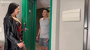 Vizinha Safada Chama Dotado Para Casa