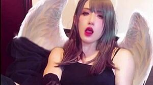 【個撮】股間が生えた天使が配信しながらオナニーをする動画