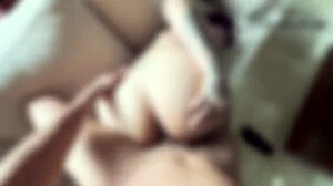 老MILF勾引朋友无套内射