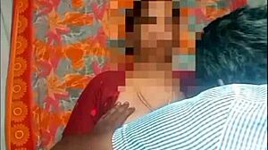 Jaz sem indijska učiteljica, poljubim svojega učenca v dormu, potem pička in jebanje