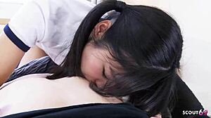 Cewek Asia Kecil 18+ Rayu Om Tua buat Ngewe Creampie POV di JAV