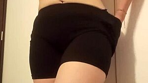 soy tímida pero ninfómana siempre que me masturbo sale un liquido blanco de mi coño espero les guste