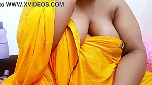Indian Desi Aunty Boobs Exposed