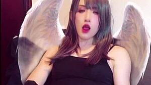 【個撮】股間が生えた天使が配信しながらオナニーをする動画