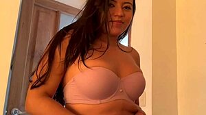 girl masturbates me with feet in workout