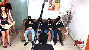 Peruanos pasan casting porno y se cogen a ricas extranjeras