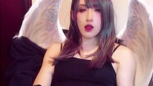 【個撮】股間が生えた天使が配信しながらオナニーをする動画