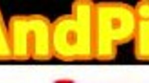 Opilá 18+ holka pije moč s perfektním tělem a tetováním