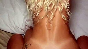 MINHA AMIGA ME FEZ DE PUTINHO E USOU MINHA PICA PRA SENTAR MUITO PARTE 1