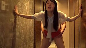 日本美女が老人ファックで噴射