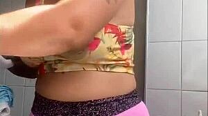 Exhibitionist Flashing Swollen Pussy On Live Stream