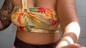 Exhibitionist Flashing Swollen Pussy On Live Stream