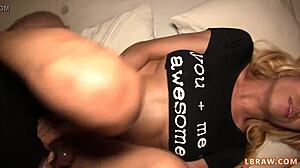 アマチュアレディーボーイキャンディがベアバックアナルファック