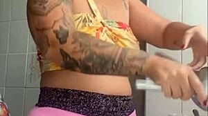 Exhibitionist Flashing Swollen Pussy On Live Stream