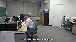 女性支配のアカデミーと会社を探検