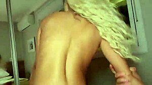 MINHA AMIGA ME FEZ DE PUTINHO E USOU MINHA PICA PRA SENTAR MUITO PARTE 1