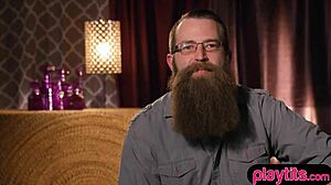 Amaterski parovi istražuju svindžerski seks prvi put u grupnoj orgiji