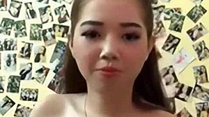 สาวเอเชียสวยนมโตโพสท่าเด็ดๆ สดๆ