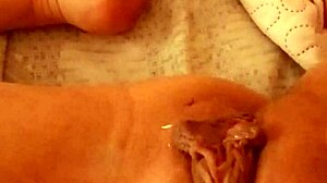 Milf opens her pussy at dawn intriguingly