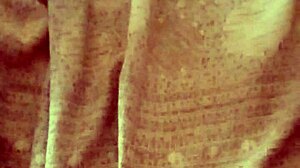 Milf opens her pussy at dawn intriguingly